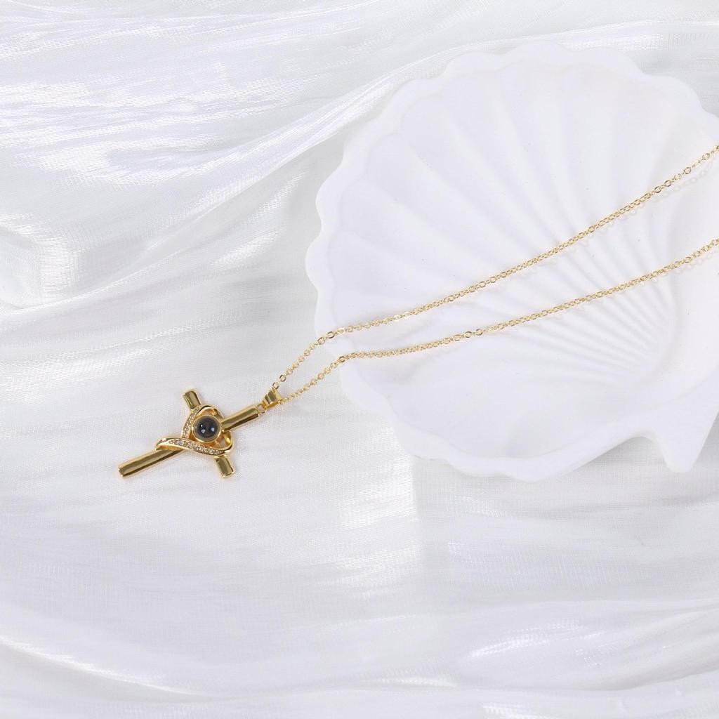 Heart-Shaped Projection Necklace: 'I Love You' In 100 Languages - Perfect Couple's Gift