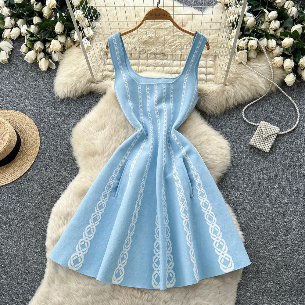 French jacquard sleeveless temperament knitted dress for women's summer commuting waist A-shaped knitted short skirt with pockets