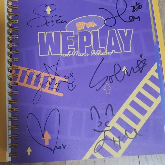 

Weekly Autograph Album