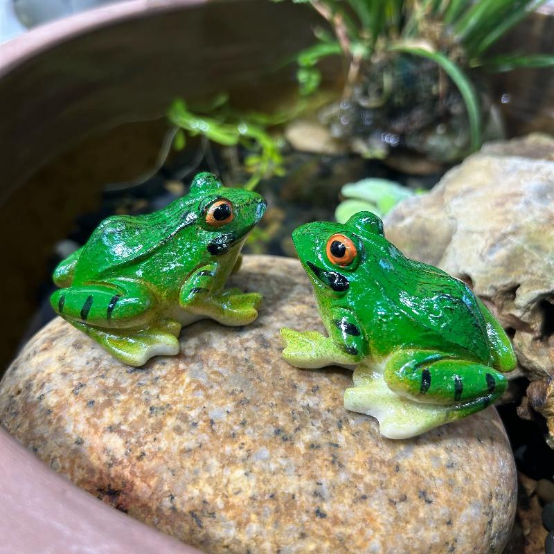 Simulated Frog Ornament, Water Tank, Fish Tank, Water Dispenser, Water Pool, Landscape Design, Resin Submerged Handicraft