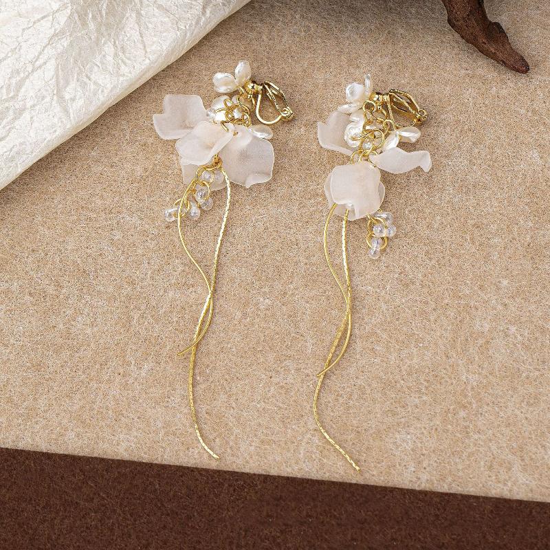 French Retro Premium Shell Flower Fringed Long Clip On Earrings Women's 2025 New Temperament Ear Clips Without Ear Piercings
