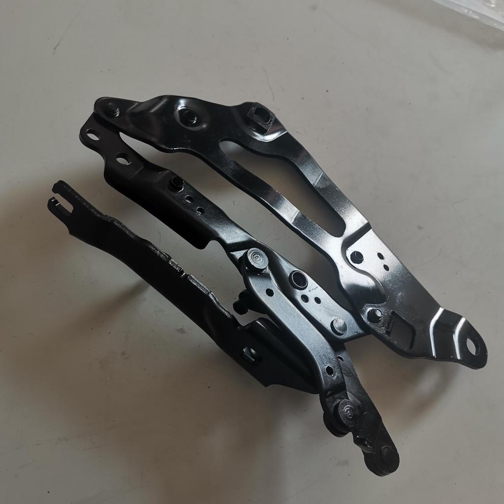 BMW F07 Front Hood Hinge (41617229635/41617229636)