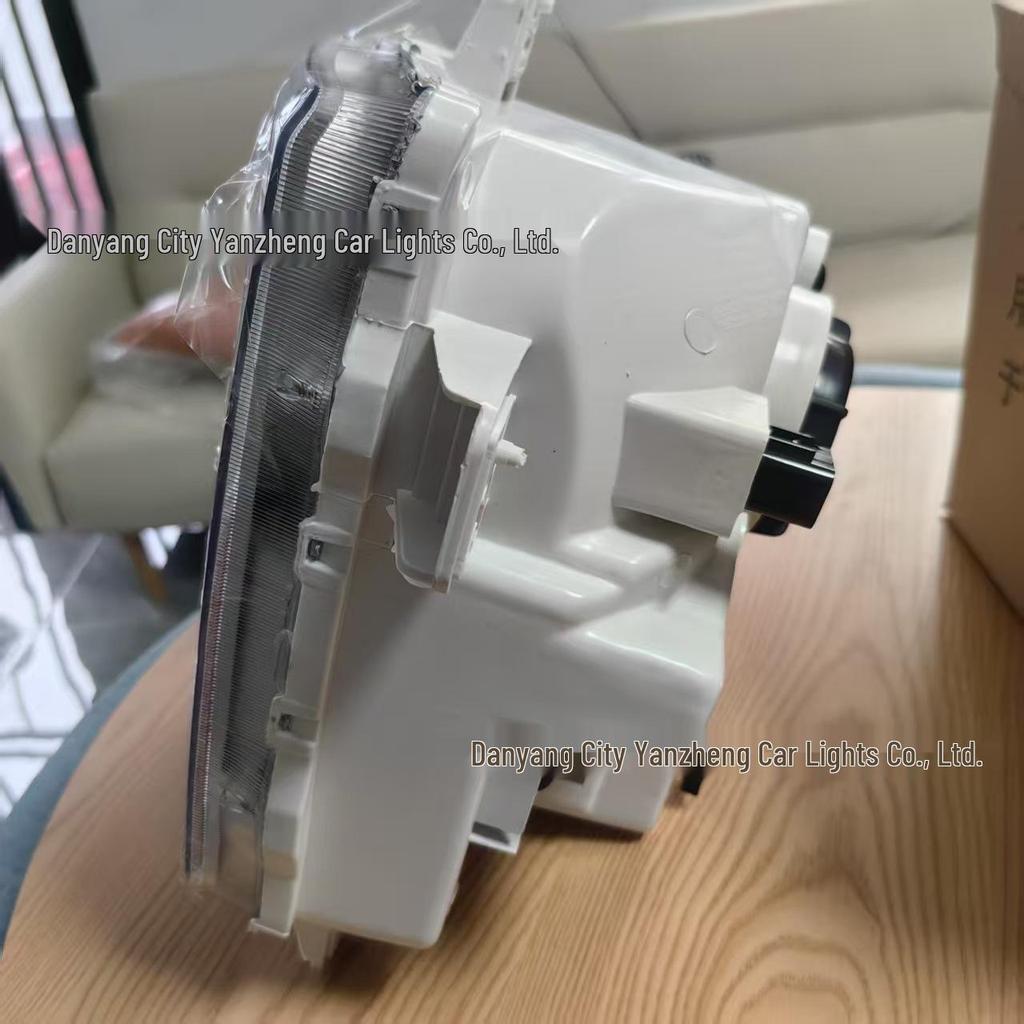 Headlights for Dongfeng Tianjin Generation 1 Trucks 3772010-C1100/3772020-C1100