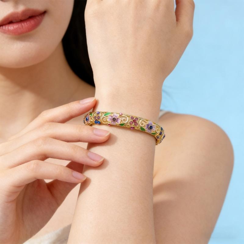 Artistic Ethnic Enamel Four Leaf Clovers Alloy Bracelet Featuring Drip Oil Craftsmanship Symbolizing Luck Love and Hope