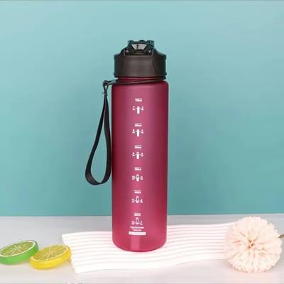 750ml Matná Sportovní Láhev na Vodu Minimalistický Design s Poutkem pro Venkovní Posilovnu Školu Přenosná Hydratace