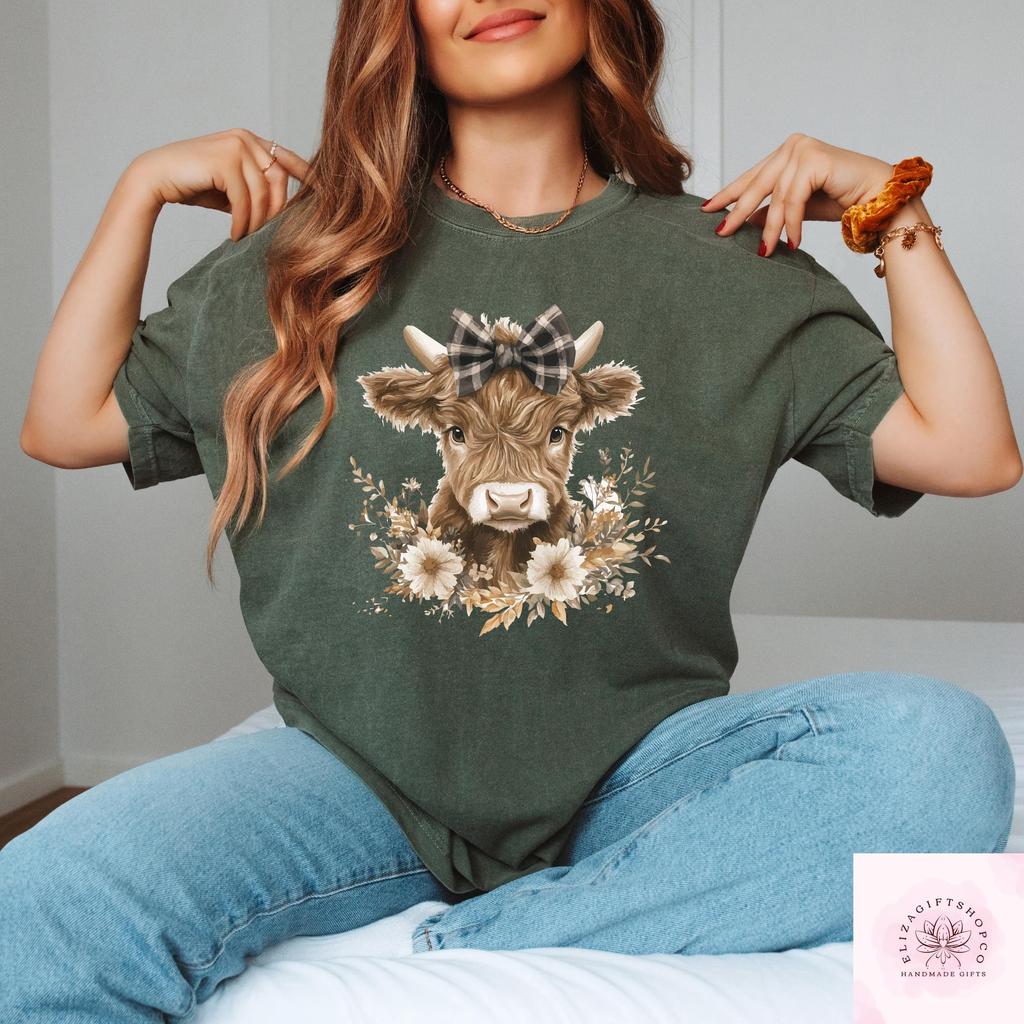 Highland Cow With Bow Flowers Print Tshirt Vintage Graphic Floral Cow Tee Cow Lover Gift Cotton Unisex Y2K Casual Top Streetwear