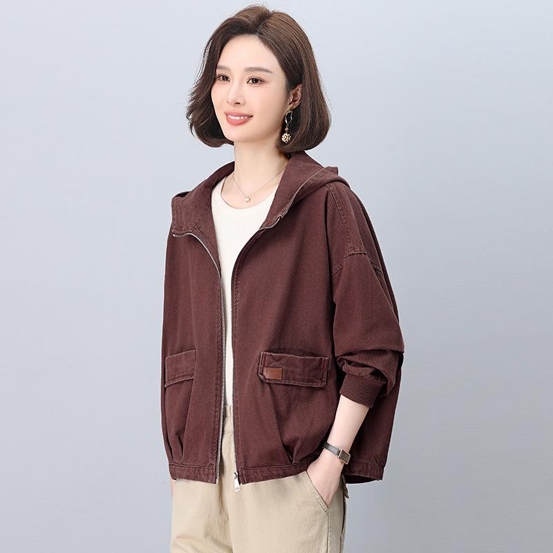 

Женская ретро джинсовая куртка с капюшоном из чистого хлопка, большого размера, свободного кроя на весну/осень 2025 - Мода для мам среднего возраста. Extra Large красный