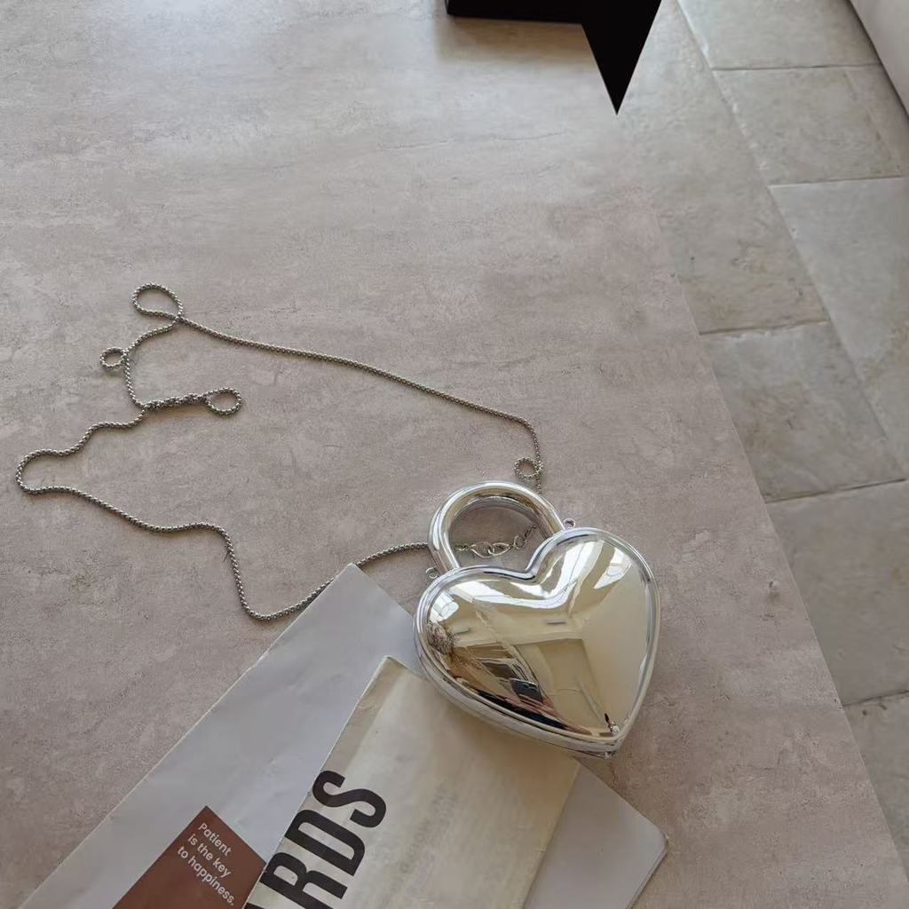 Acrylic Heart Shape Womens Chain Shoulder Bag With Magnetic Closure For Daily Use