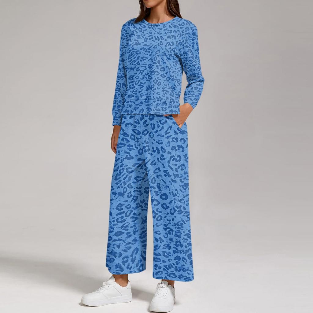 Women's Casual Loose Fit Two Piece Sweatshirt and Pants Set with Round Neck, Printed Design and Split Hem