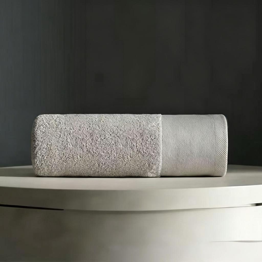 Cotton Bath Towel, Thick Cotton Towel for Home Use in Hotels, Absorbent and Non Shedding Towel