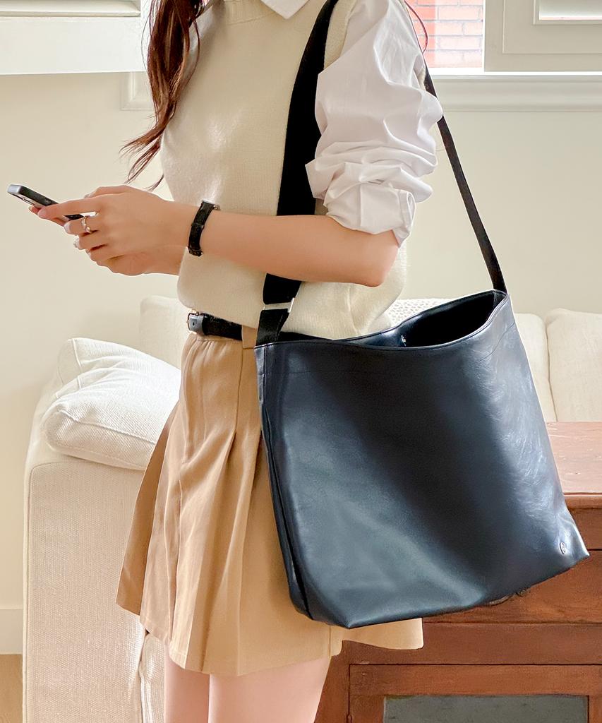 Azero Day Hobo Bag (Navy)