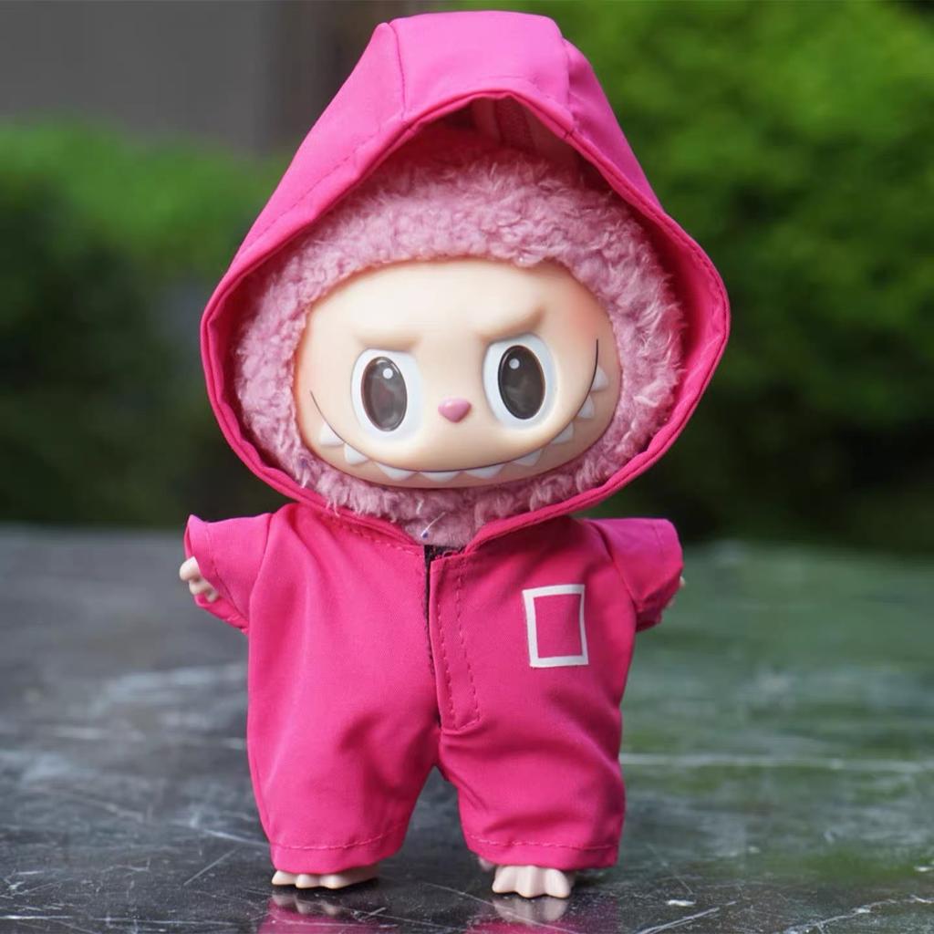 Labubu Kleidung Sportbekleidungs-Set, erhältlich in den Farben Grün und Pink, mit verschiedenen Nummern und Mustern für den pinken Jumpsuit