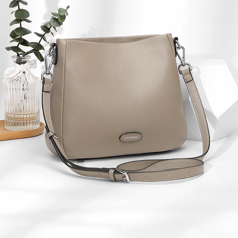 

Women s Genuine Leather Crossbody Bag: High-Capacity, Versatile, and Stylish for Spring/Summer 2025 сірий колір
