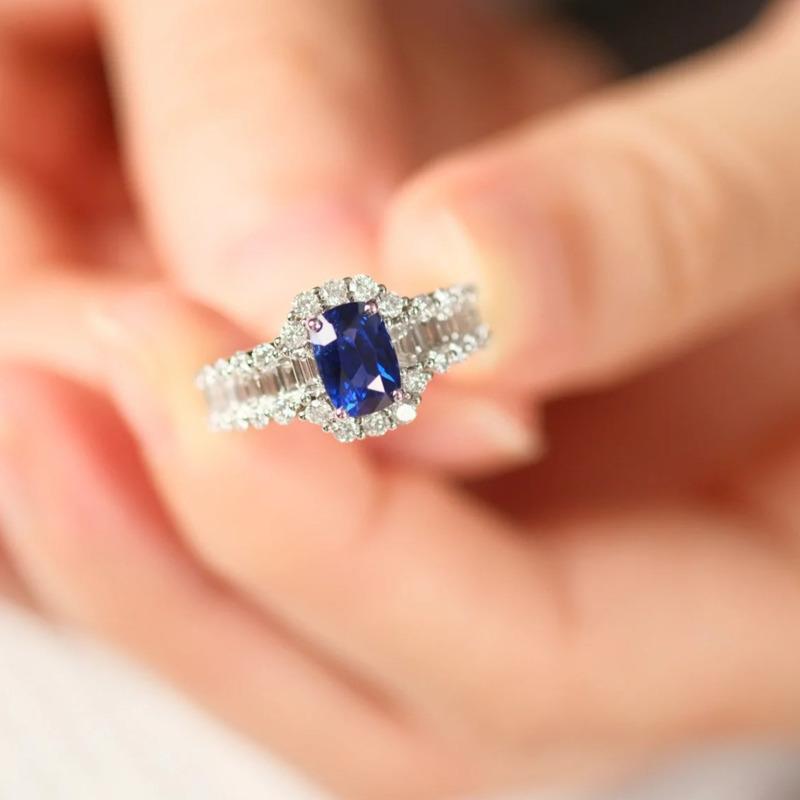 BELLA BOX Fortschrittlicher Designerstil Eingelegt mit Imitation Natur Königlicher Blauer Ring, Taubenblutroter Diamantfarbener Schatzring, Damenring