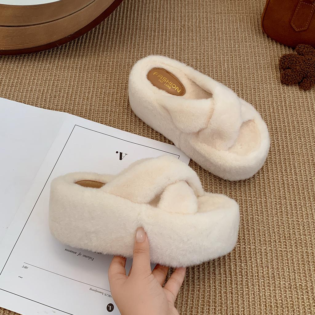 Queen Fan white non-slip thick-bottomed fluffy slippers for women's outerwear 2025 new autumn and winter versatile height-increasing one-word drag