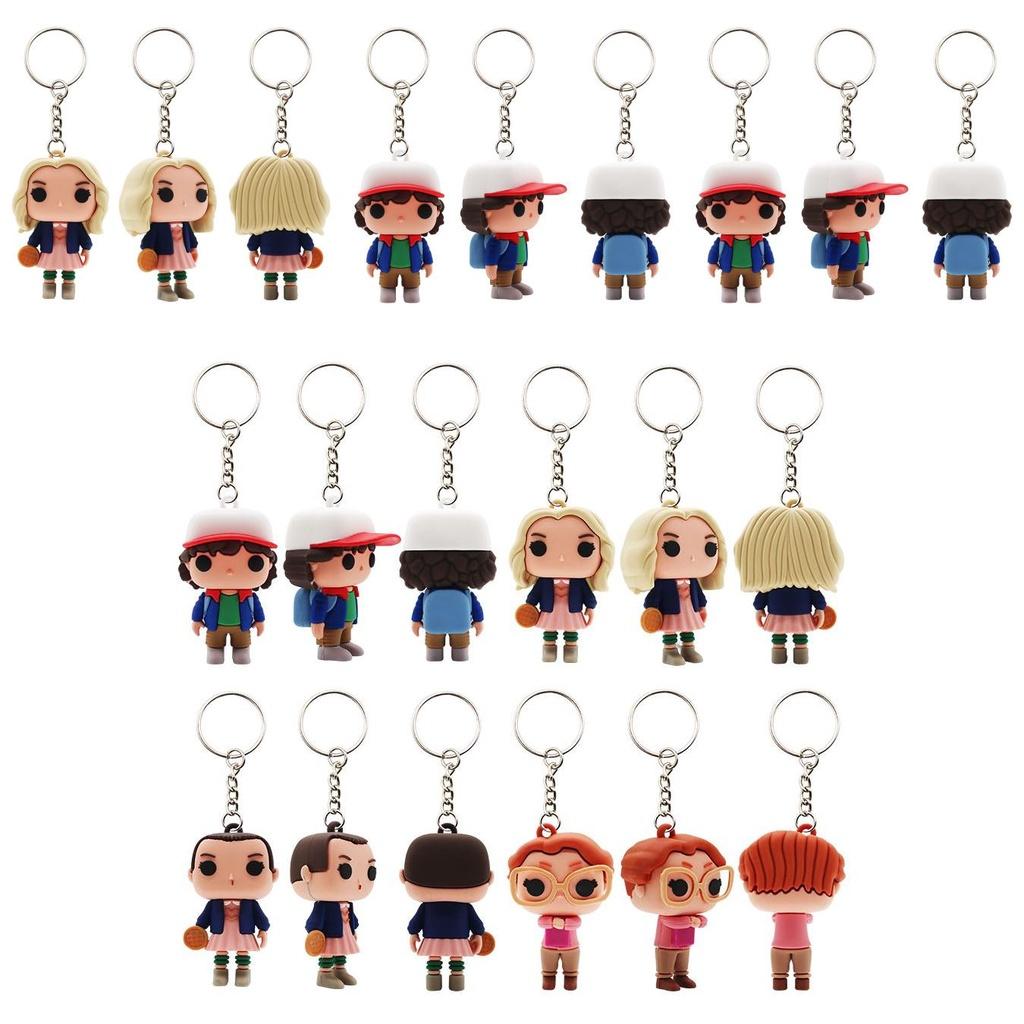 Cufundați-vă în lumea Stranger Things cu acest breloc din PVC!
