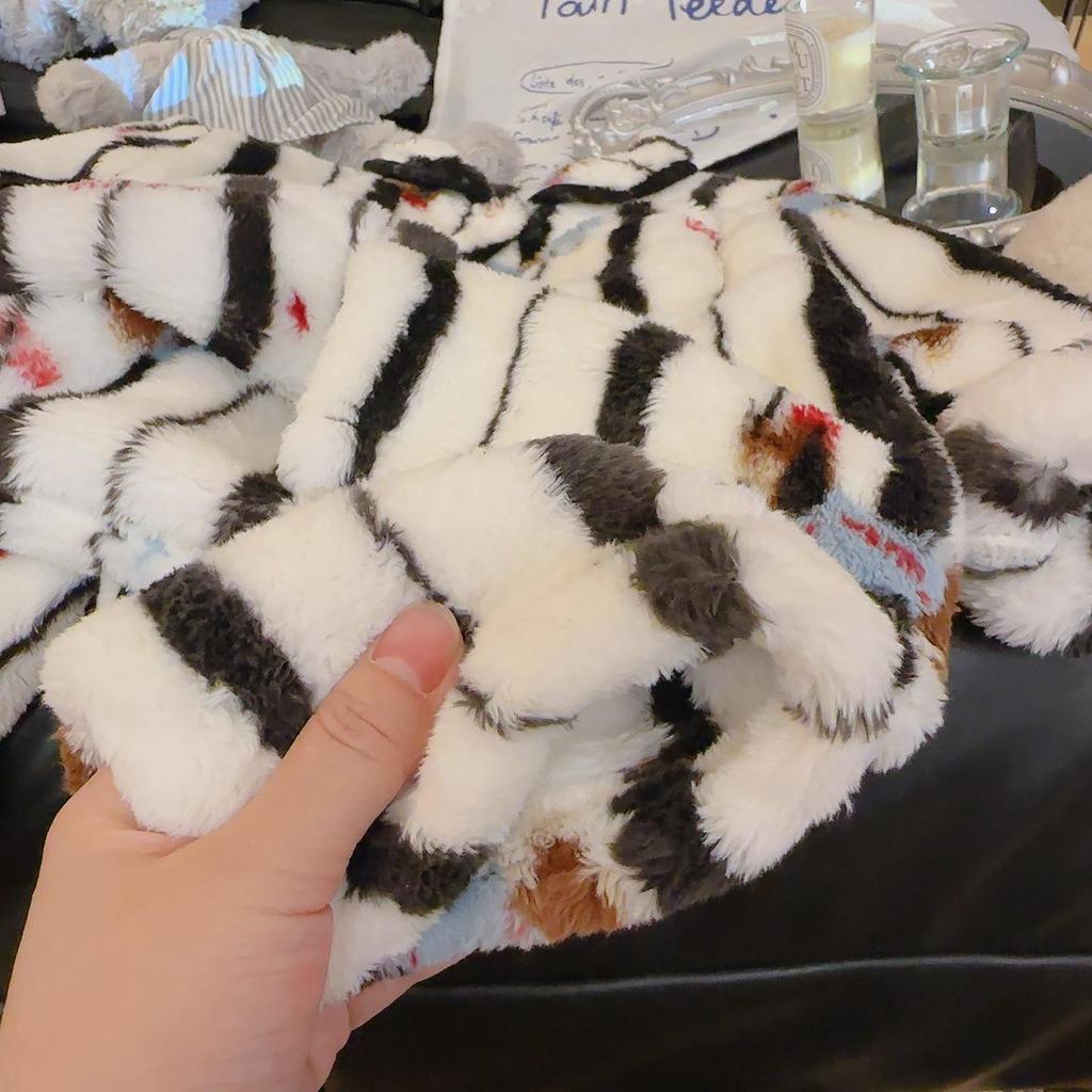 2025 A-Class Flannel Suit for Kids: Plush Velvet Thick Homewear, Fashionable Autumn & Winter Clothing for Boys & Girls.