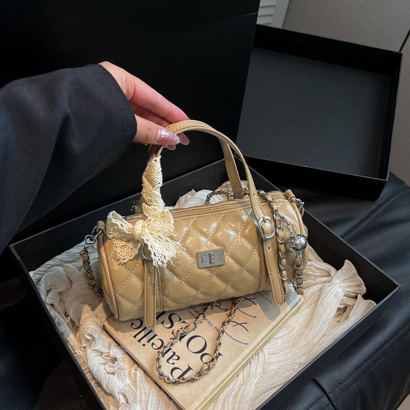 High-end Fashion Rhombus Embroidery Thread Commuter Oblique Span Bag Women's Summer New Shoulder Armpit Bag