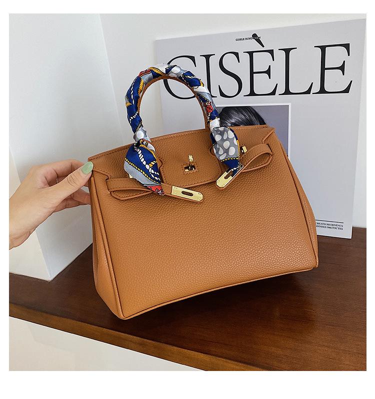 Large Kelly Bag: Retro European-American Light Luxury Women's Crossbody Handbag