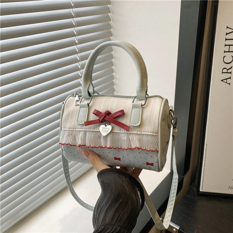 

Dopamine contrasting small bag women s 2025 new exquisite versatile messenger bag fashion super hot portable Boston bag