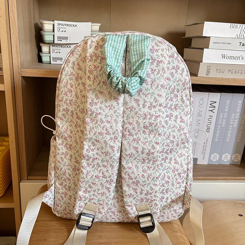 New fresh, sweet and cute little flower backpack, lightweight spring outing for junior and high school students, and large-capacity backpack.
