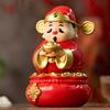 Ornement Dieu de la Richesse tenant Lingot d'Or Sac d'Argent Figurine Statue Dieu de la Fortune Solaire Nouvel An Chinois Fête du Printemps Décoration de Bureau
