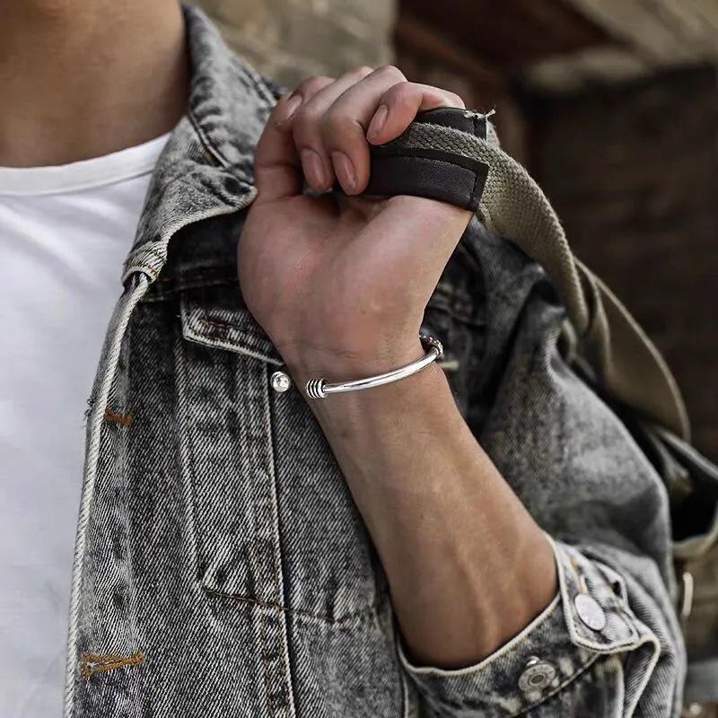 Six-Character Mantra Silver-Plated Hand-Carved Bracelet: Retro Heart Sutra Open Bangle for Men's and Women's Couple Jewelry.
