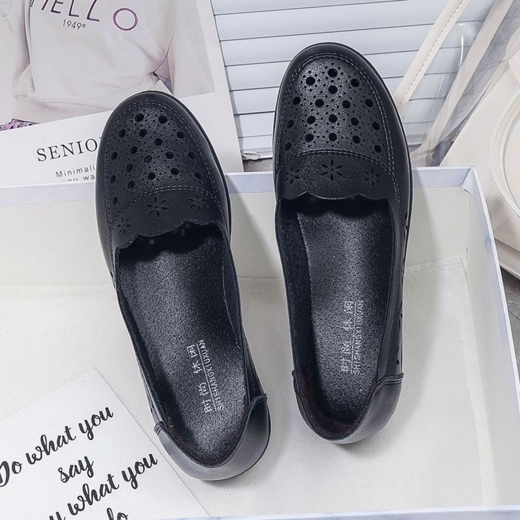 Summer New Imitation Leather Shoes, Comfortable and Non Slip Sandals, Women's Soft Leather Hollow Breathable Hole Shoes, Soft Soled Shoes