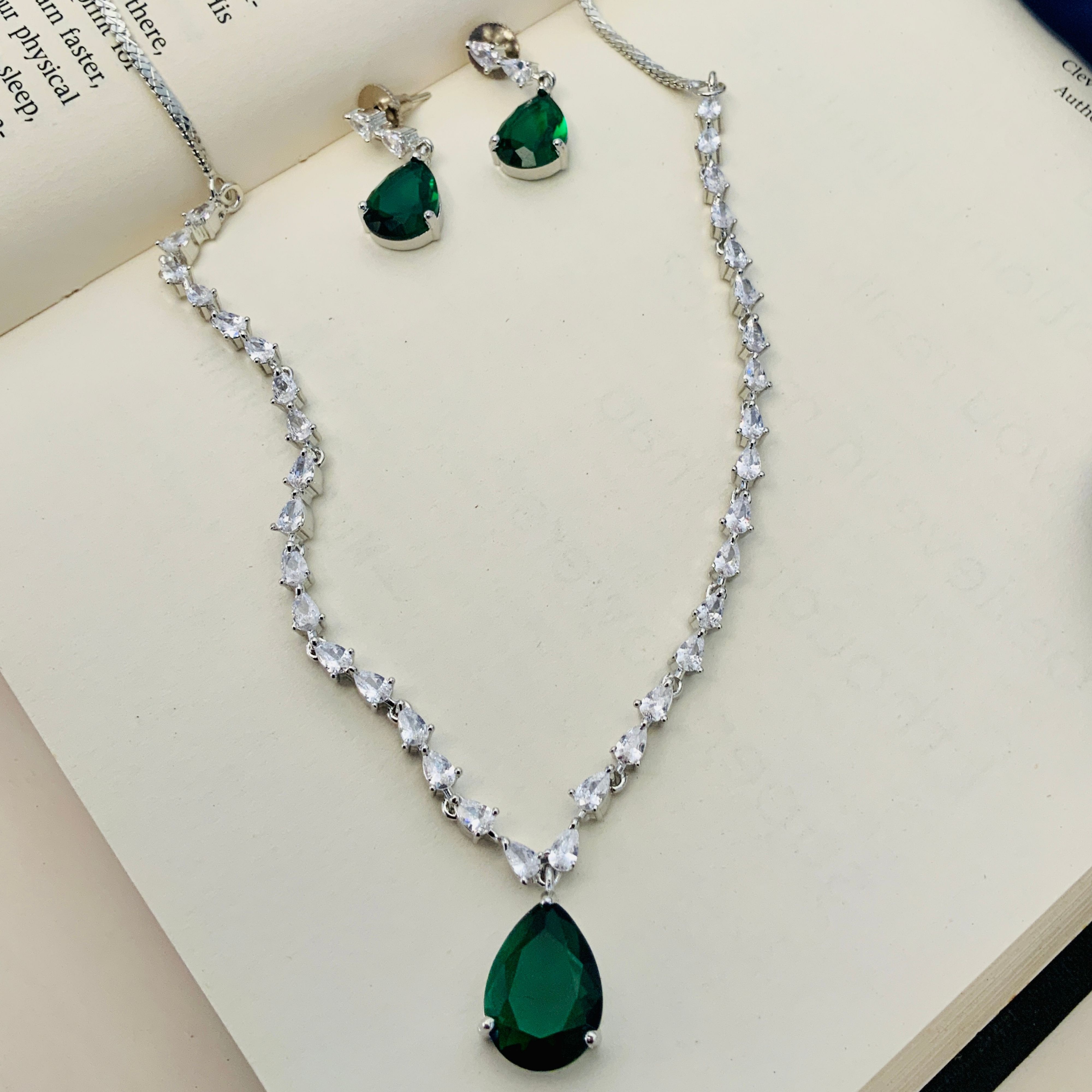 

Посеребренные бриллиантовые круглые колье комплект бриллиантовых колье комплект для женщин белый