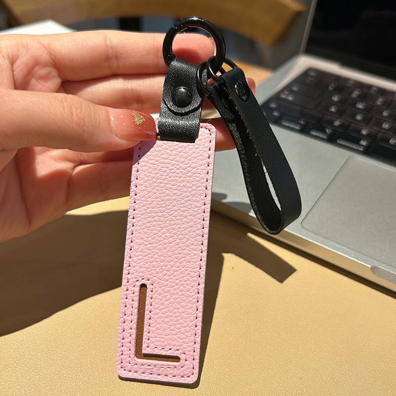 Fashion 26 Letters Key Chain Pu Leather Alphabet Letter Keyring Car Key Accessories Business Key Holder Women Bag Pendant Decor