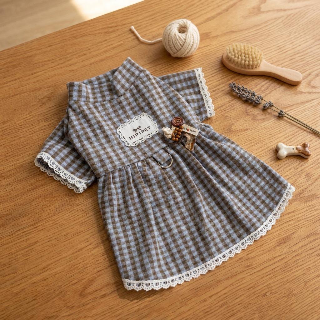 Autumn and winter home bottoming shirt two feet medium and small dog lace dog clothes cat clothes skirt tractable