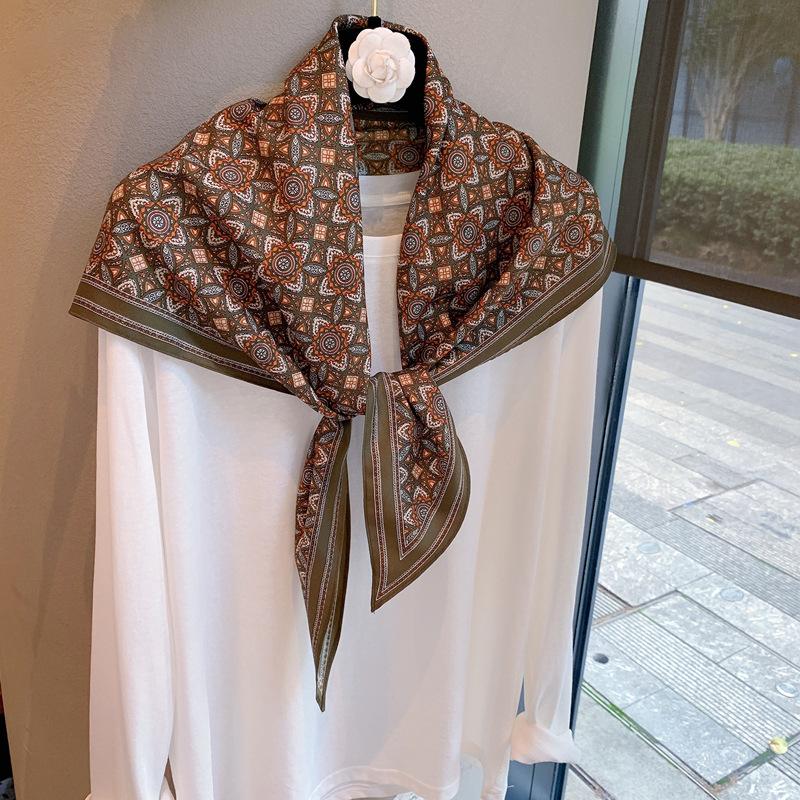 Niche Retro Printed Kaleidoscope Scarf Women'S High Sense Temperament Literary Style Thin Silk Scarf Triangle Scarf
