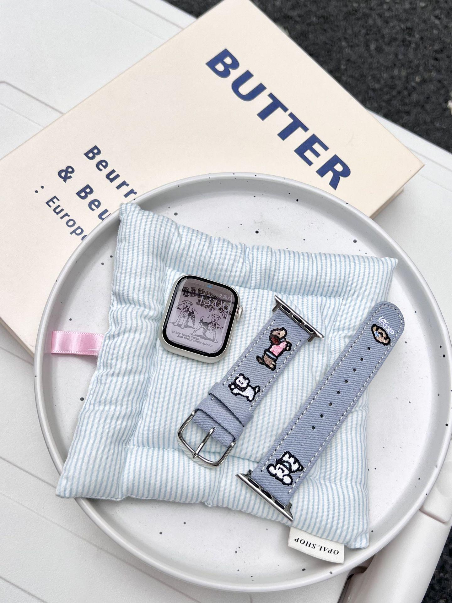 

Sausage Dog Embroidered Denim Leather Watch Strap for Apple Watch Series 11/SE/Ultra 42/44/45/46/49 світло-синій колір