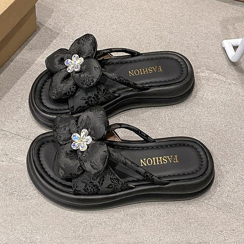 2025 summer new flower beach slippers women's summer wear seaside vacation with skirt thick-soled sandals