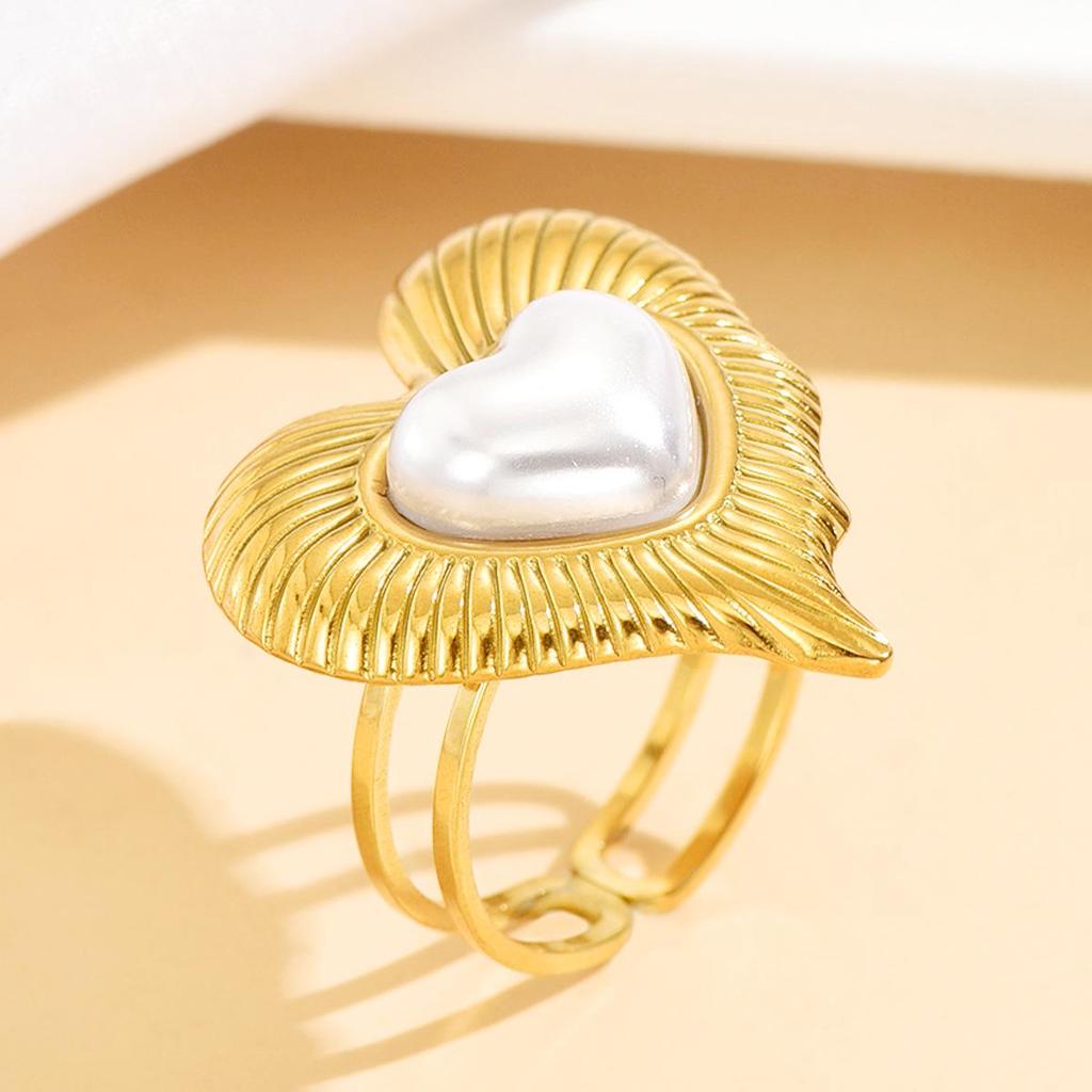 French Heart Pearl Ring: Romantic Stainless Steel with 18K Gold Plating - Fashionable Women's Jewelry 