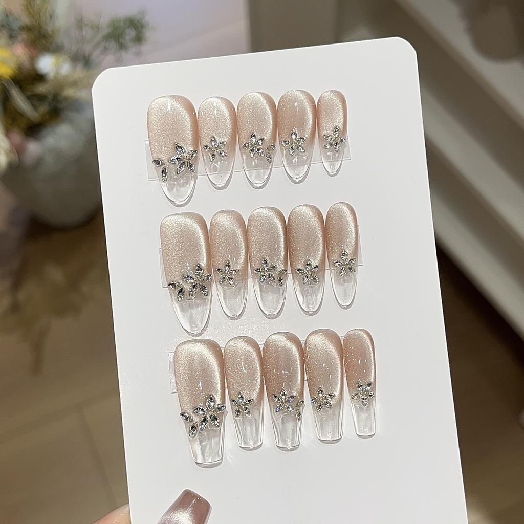 The Explosive Star River Spring and Summer Temperament White Side Light Pairing Drawing Horse Eye Cat Eye Wearing Armor