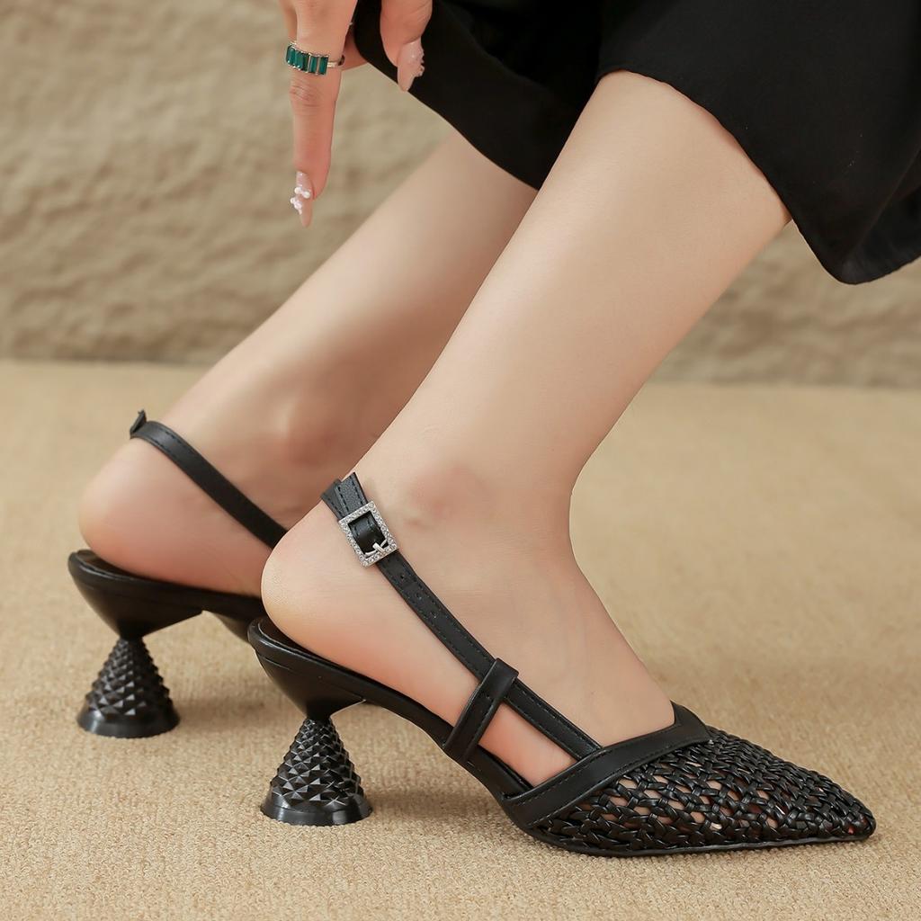 2025 new French niche temperament mid-heel hollow-out absolute children's woven one-word buckle with pointed high-heeled sandals