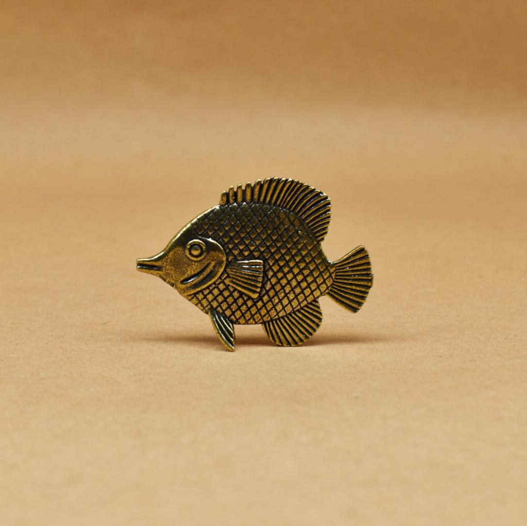 Messing Vintage Ozean-Tilapia Goldener Knochenfisch Miniaturstatue Heimdekoration Teetier Kupferware