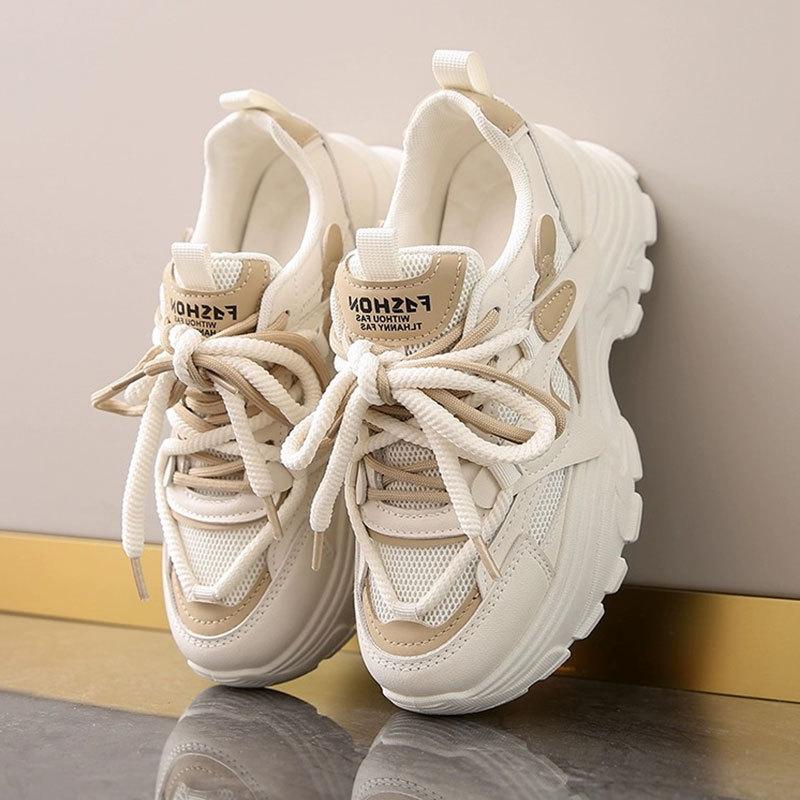 Vielseitige kleine Männerhöhenplattform-Sneaker Damen Frühling neue atmungsaktive Mesh-Dad-Schuhe