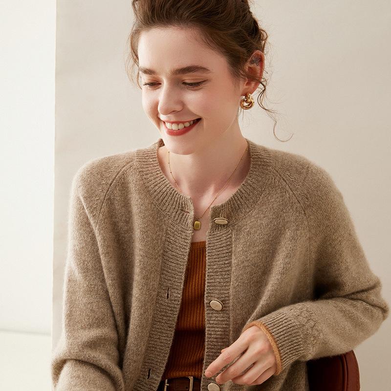Women's Thickened Cashmere Cardigan - Autumn/Winter, Long Sleeve, Round Neck, Loose Fit, Single-Breasted Knitwear.