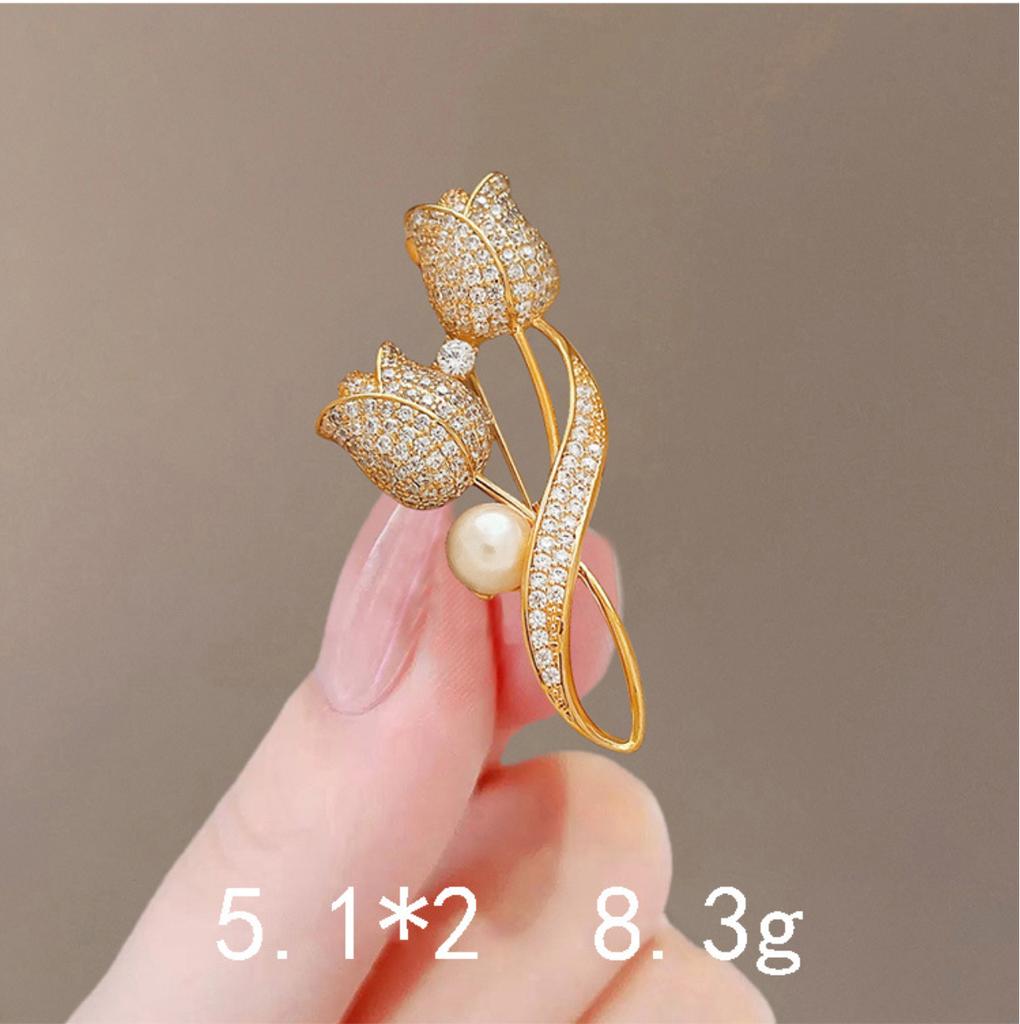 Modische Perlen-Schmetterling Strass Broschen für Damen Elegante Metall Befestigungs Kleider Pins Täglicher High-End Schmuck