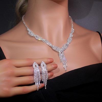 1 Set Collana Orecchini Set Collana Strass Orecchini Nappina Ballo di Fine Anno Festa di Matrimonio Sposa Orecchini Pendenti Simmetrici Set Gioielli da Collo per Occasioni Formali