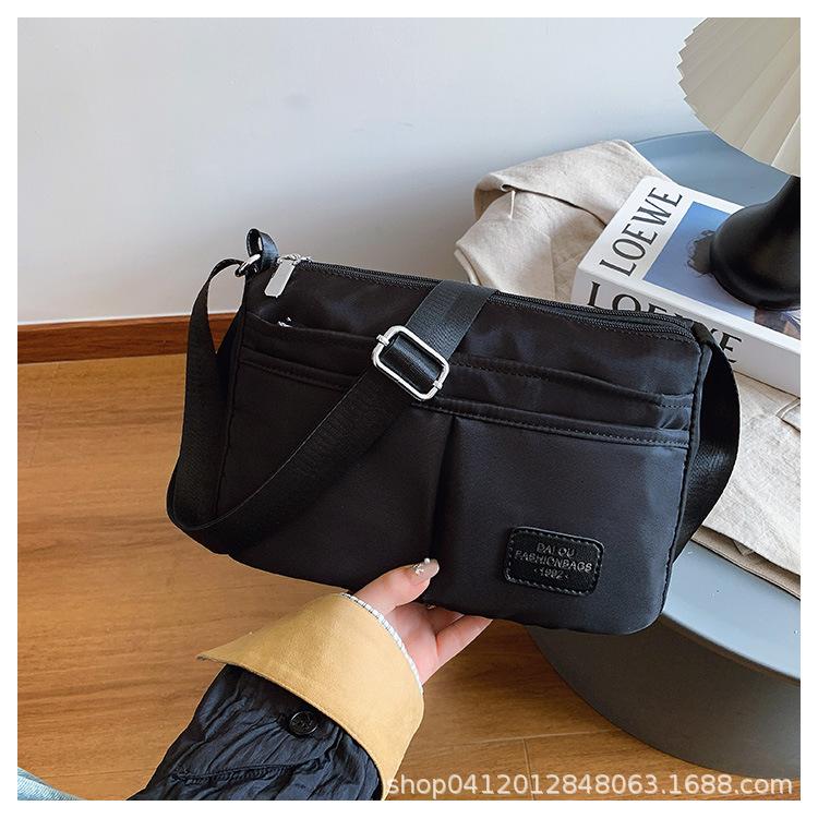 

Женская сумка-мессенджер на одно плечо 2025 новая корейская версия модная многокарманная сумка для отдыха большая вместимость универсальная водонепроницаемая нейлоновая сумка чёрный