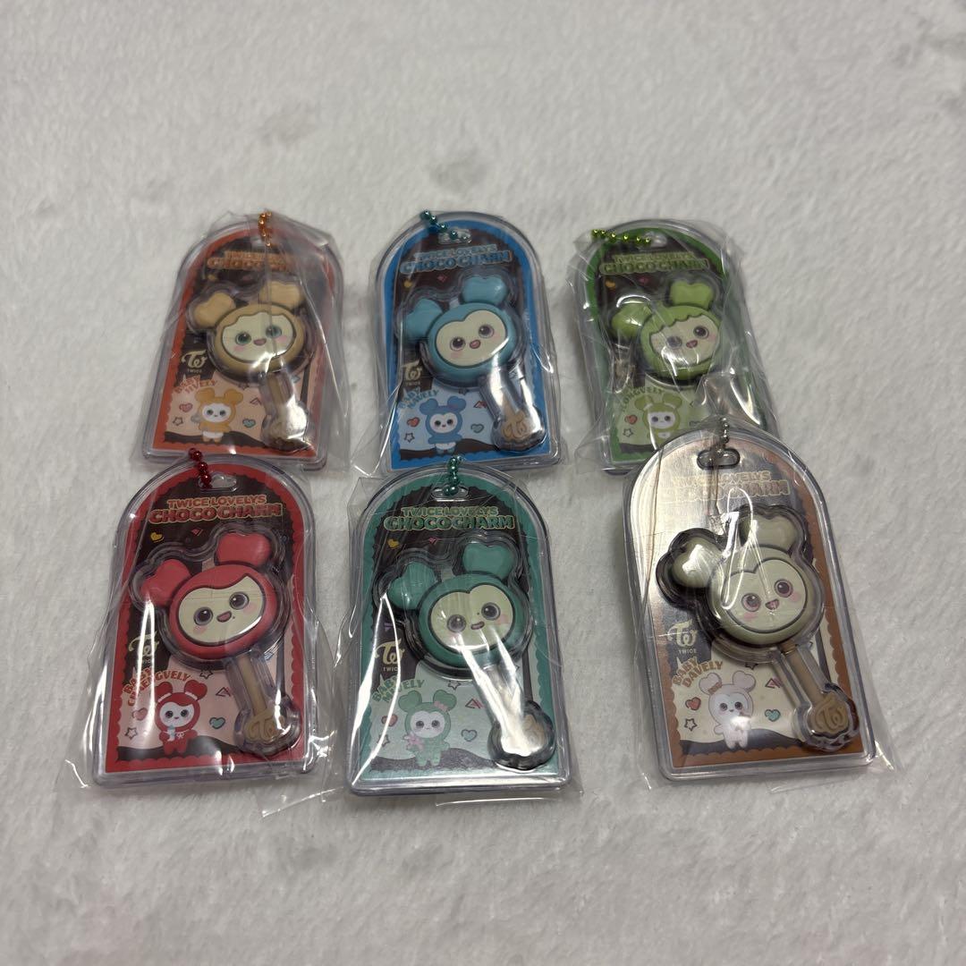 

[USED] TWICE LOVELYS Chocolate Covered Cookies & Charms