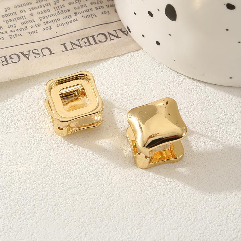 European and American Fashion Shell Marine Element Alloy Retro Love Rhombus Earbuckle Woven Texture Earrings