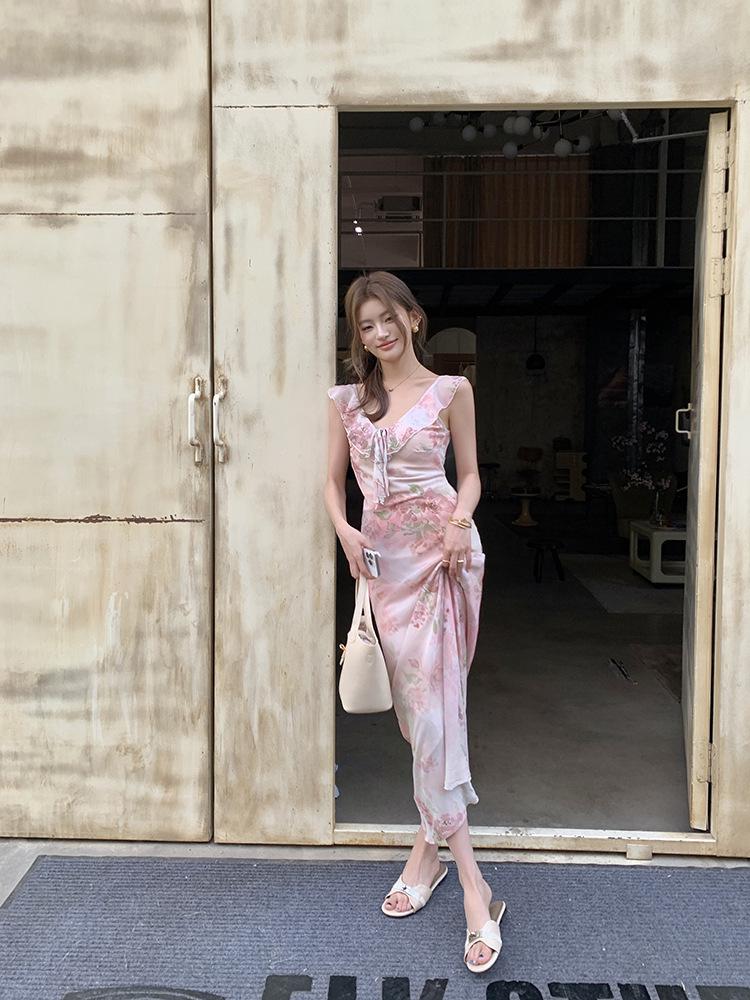 French Floral Print Dress, Spring/Summer 2026 – Elegant, Waist-Cinching, Slim-Fitting, Long Skirt.