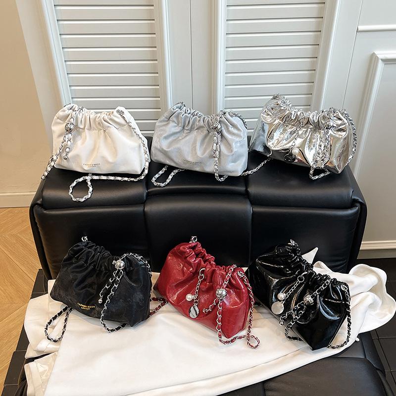 2025 New Pearl Handbag Bag Women's Fashion Pleated Cloud Bag Niche Chain Single Shoulder Crossbody Bucket Bag