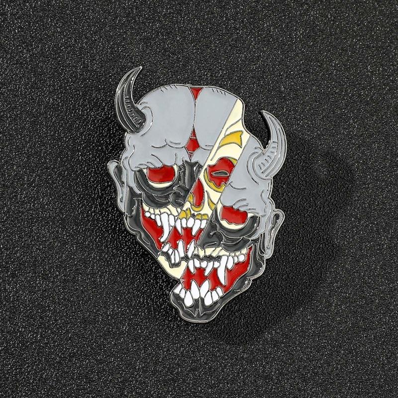 Creative Japanese Prajna Mask Brooch Pin Horror Ghost Metal Clothing Badges Pin Decoration Gifts for Female Male
