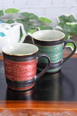 Kutani Ware Pair of Mugs, Gold Arabesque Pattern, AK5-0886