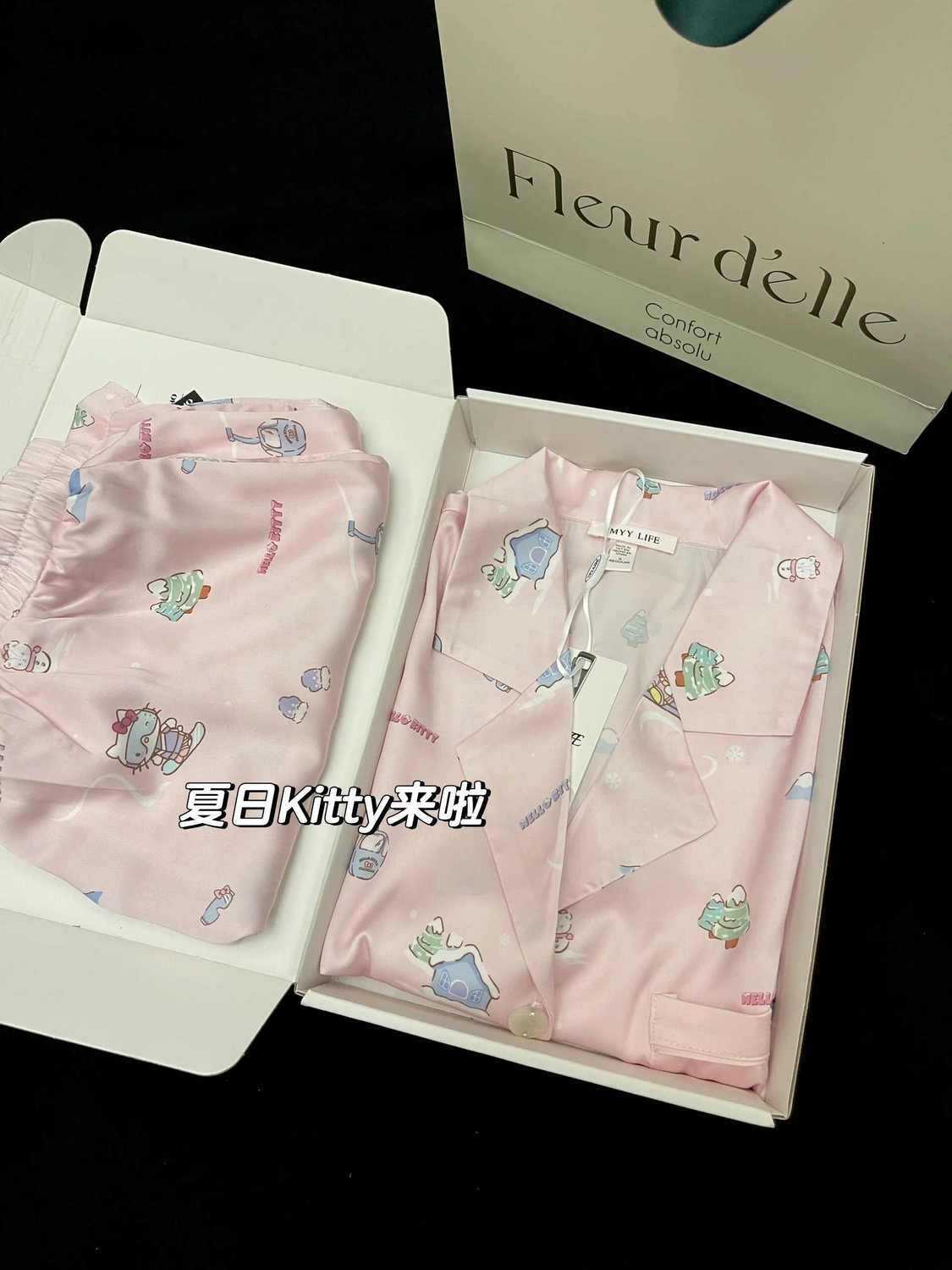 

Japanese cartoon pink ski Hello Kitty cat pajamas women can wear short-sleeved shorts set loungewear in summer S